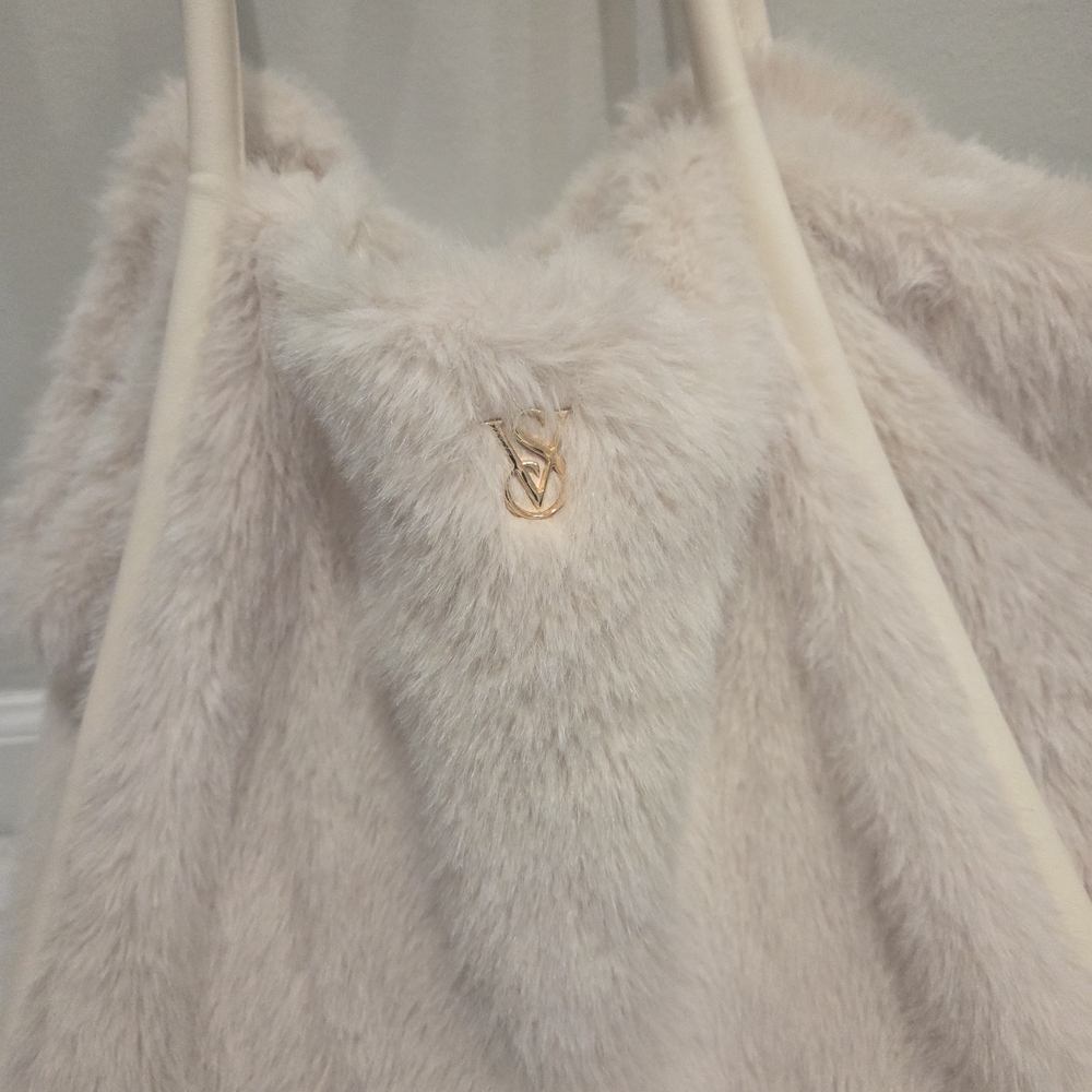 White Faux Fur VS Tote - Picture 5 of 8